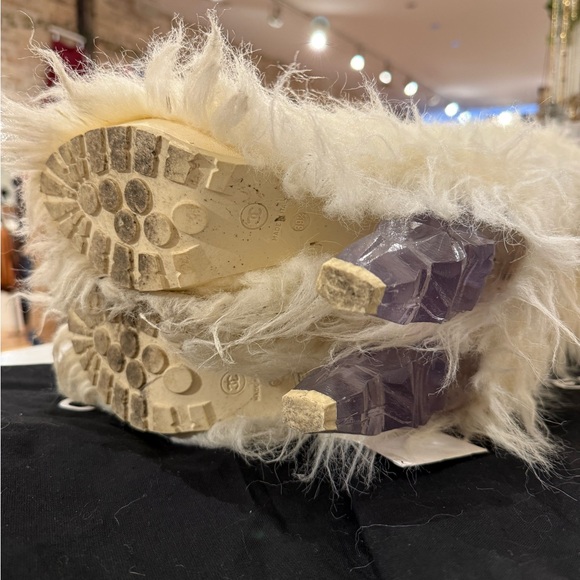 Chanel Icicle Heel Fantasy White Furry Yeti Mukluks Boots EU 39.5 US 8.5 FW 2010 - Picture 7 of 14